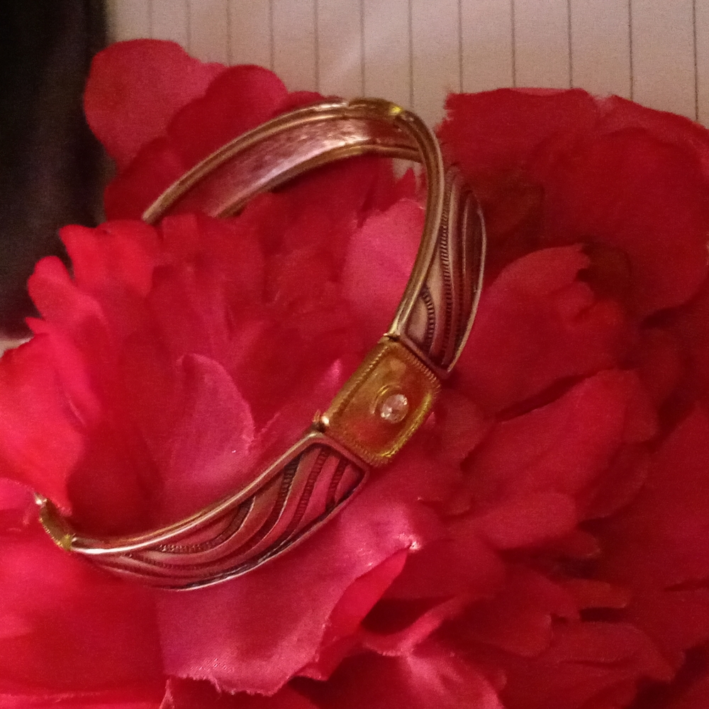 Woman's Sterling g Silver Strech Bracelet